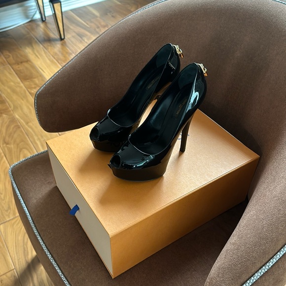 Louis Vuitton Oh Really! Patent Black Pumps - EU38 - Picture 6 of 14